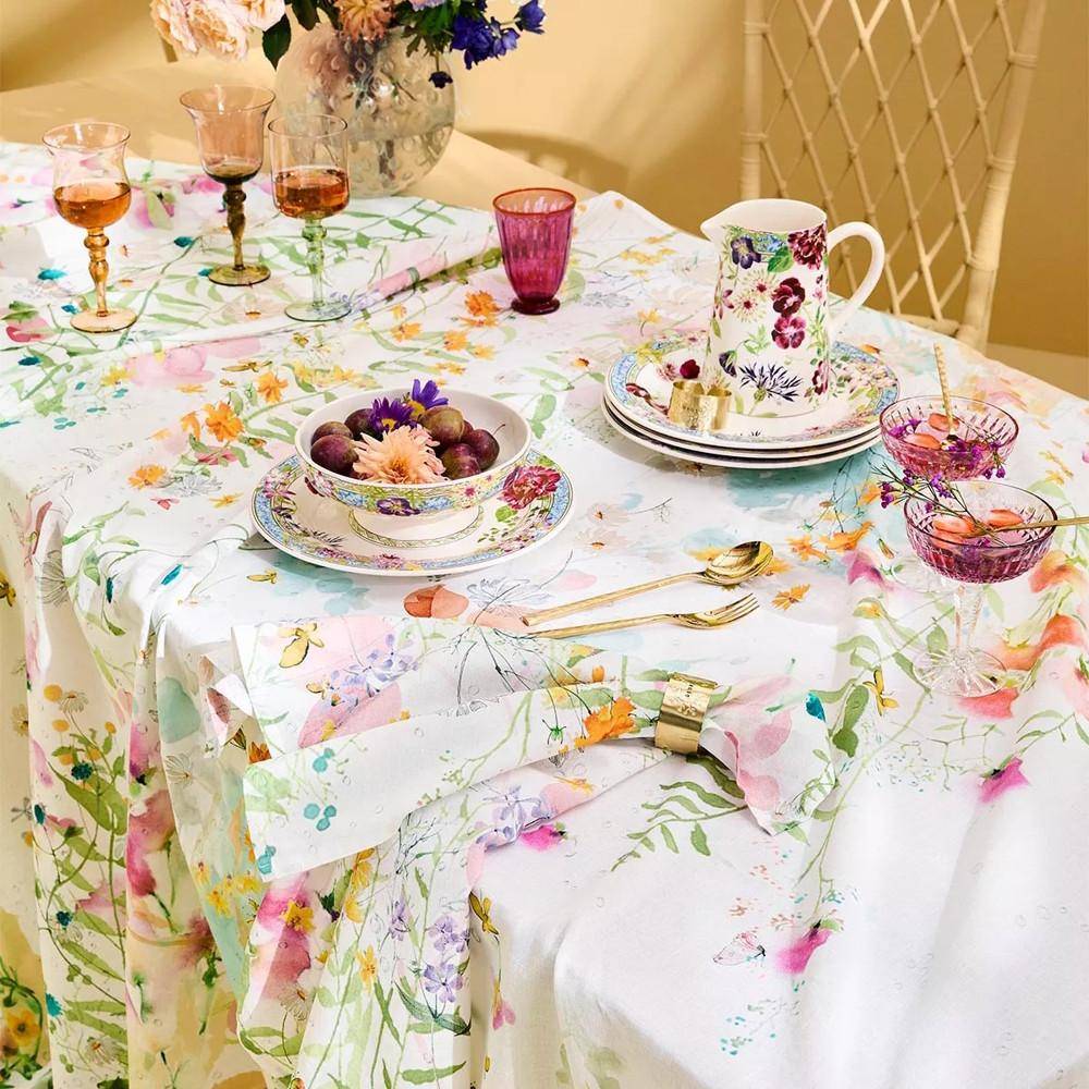 Florale Halbleinen Tischdecke Rosée du Matin Printemps von Garnier Thiebaut mit zarten Blumenmotiven für eine elegante Frühlings- und Gartentafel.