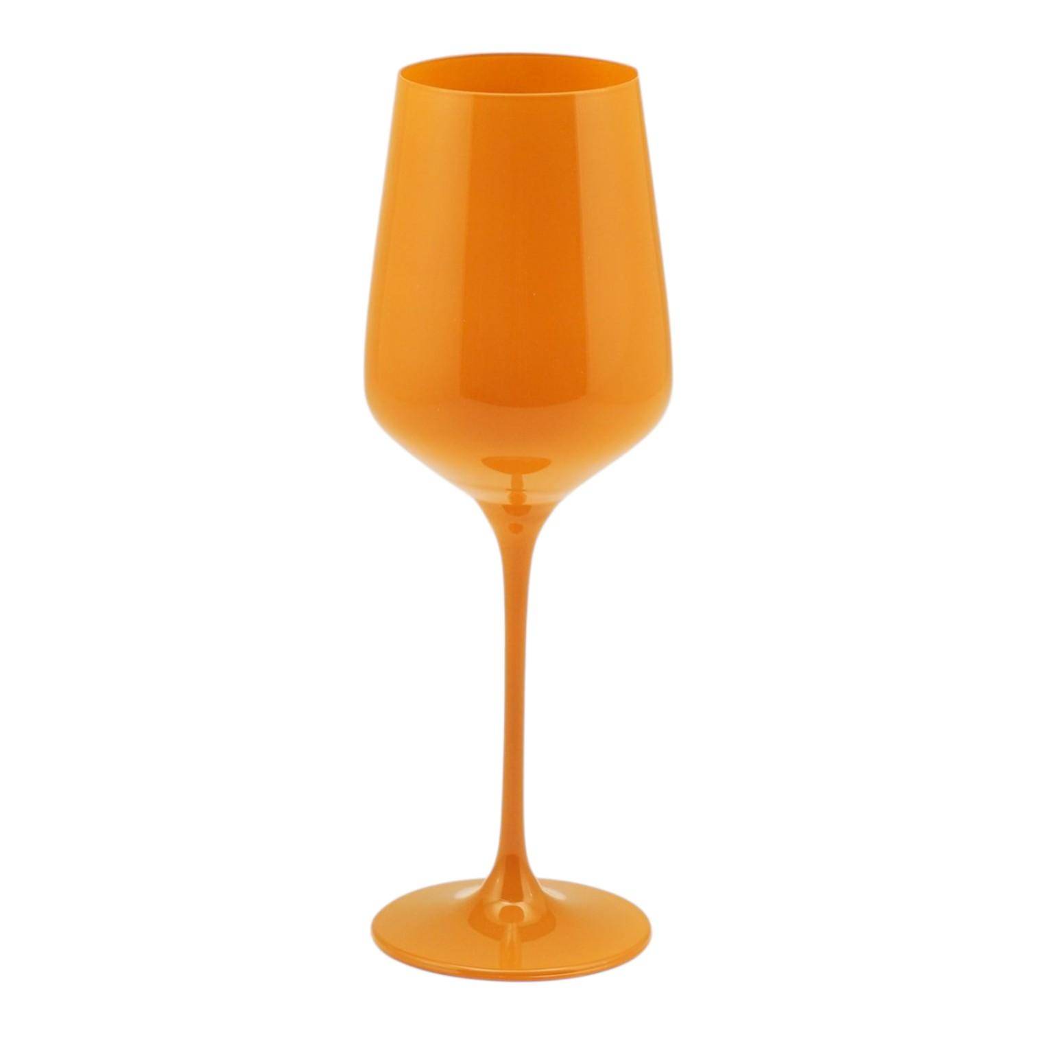 Oranges Colorato Weinglas aus Kristallglas freigestellt