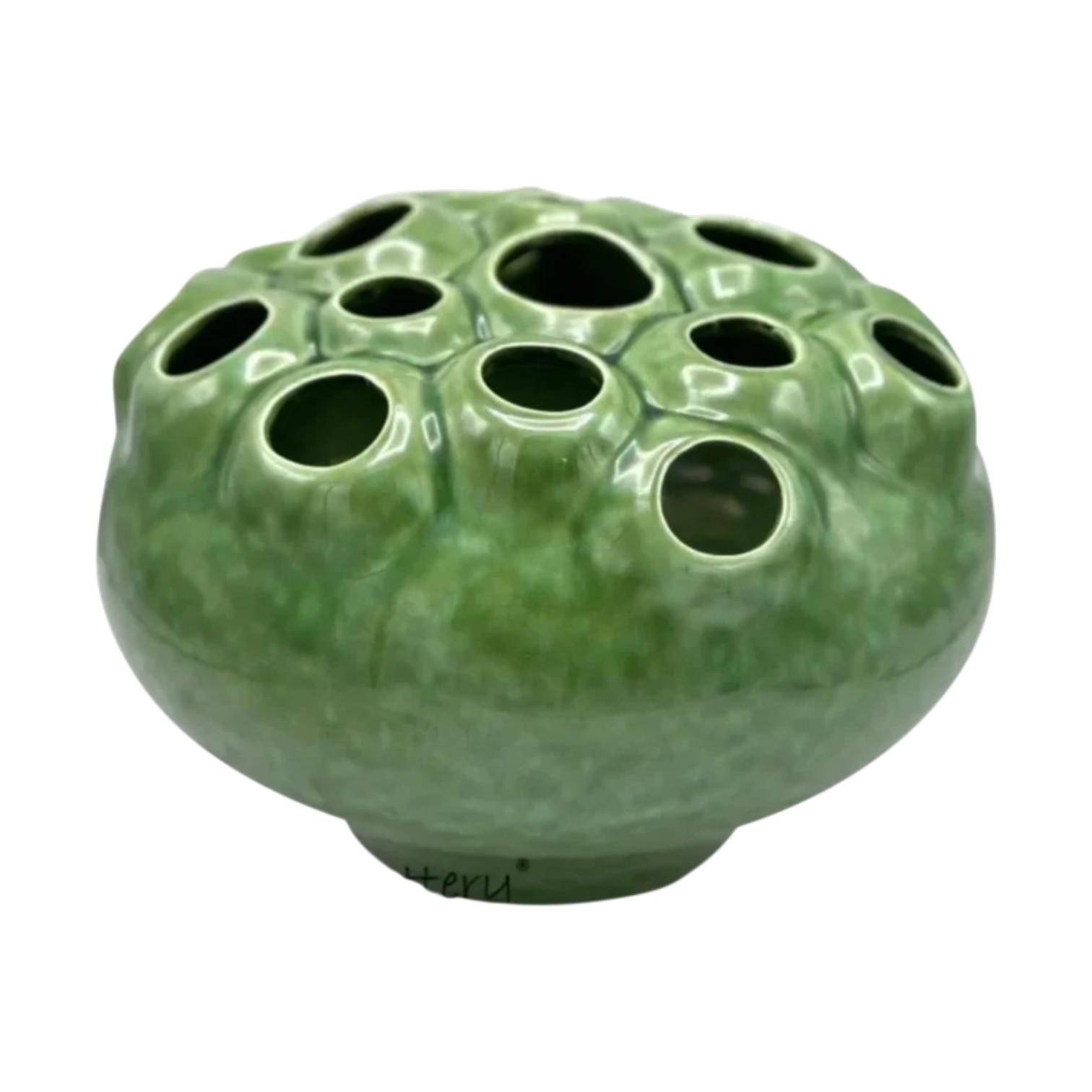 Luimes Vase in Grün, flache runde Form mit strukturierter Oberfläche und mehreren Öffnungen, Ø 30 cm, Höhe 22 cm  