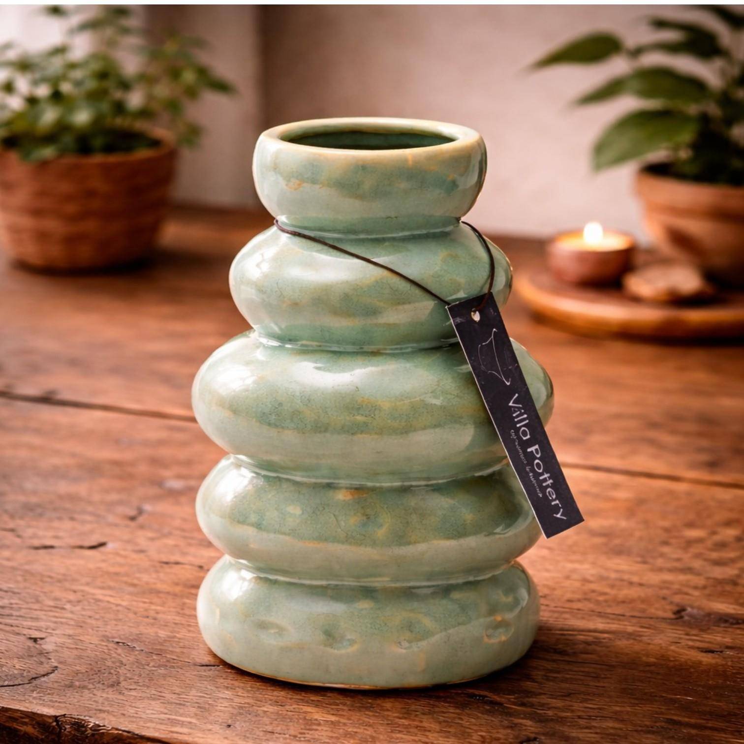 Luimes Vase in Grün mit glatter Oberfläche, organischem Design, ca. 20 cm   