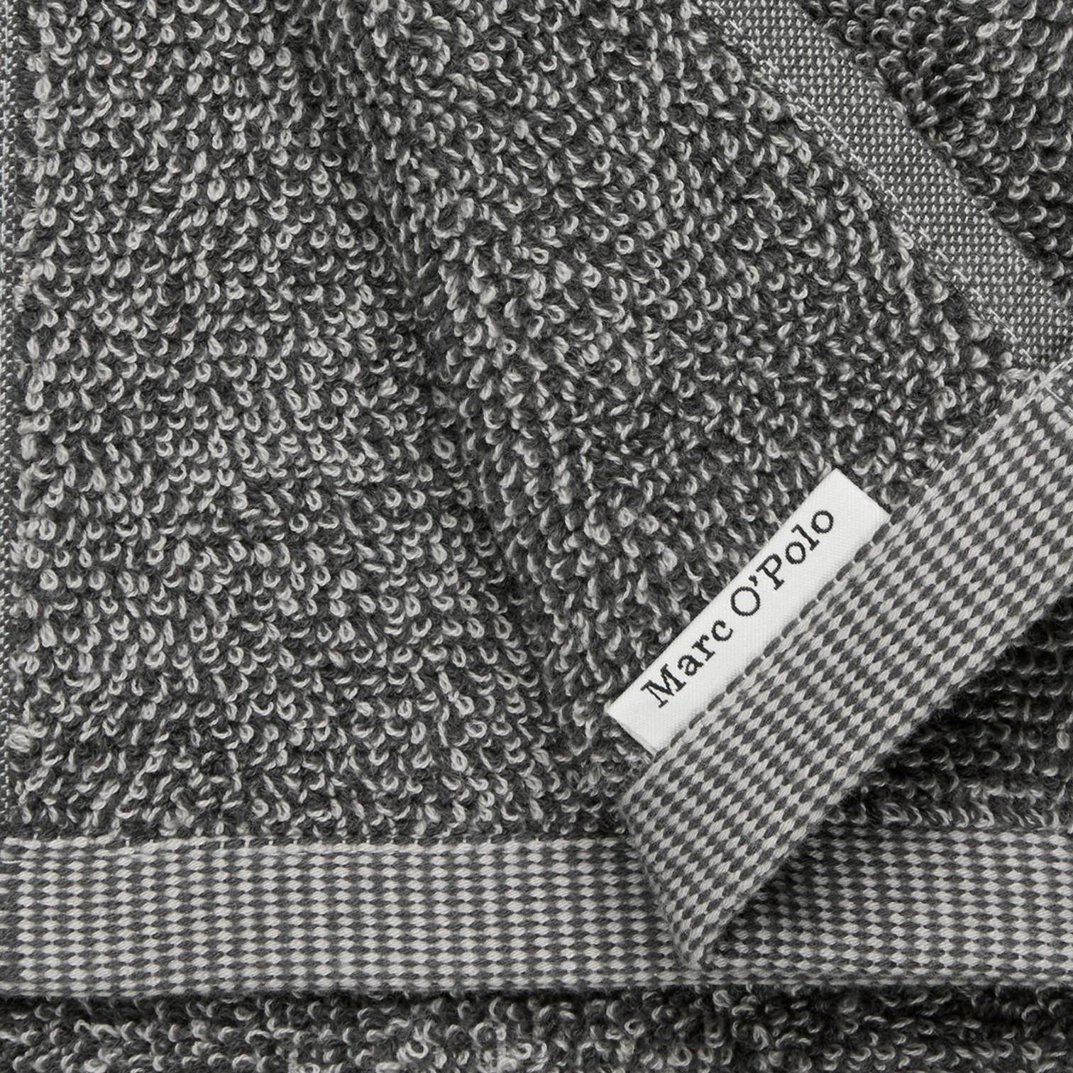 Detail mit MARC O’POLO Label am Gästetuch Timeless Melange Anthracite 30x50 cm aus Baumwoll-Frottee