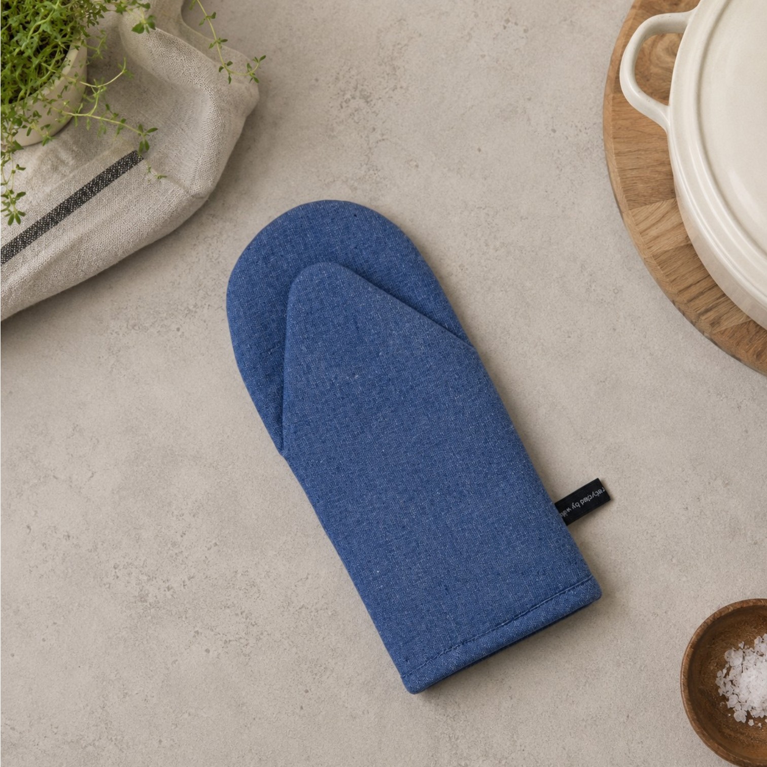 Recycled by wille - Recycelter Ofenhandschuh Gösta in Blue/White Melange