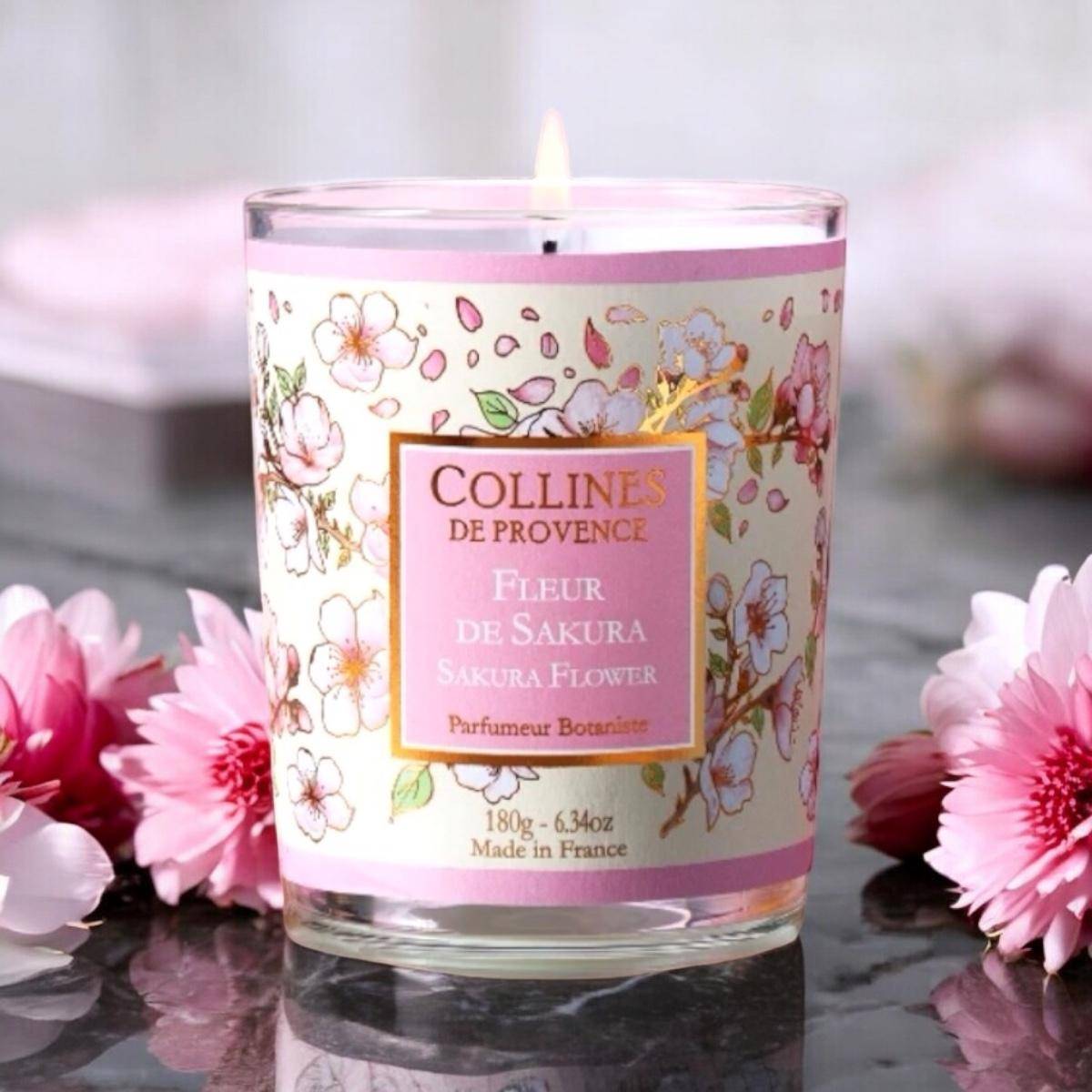 Von Collines De Provence - Duftkerze Sakura Blume 180g Von Collines De Provence - Duftkerze Sakura Blume 180g