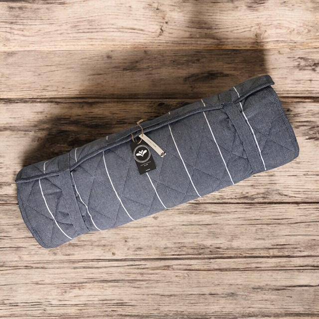 by Wille Gefütterte Strandmatte Alma mit Kissen in Navy/Weiß