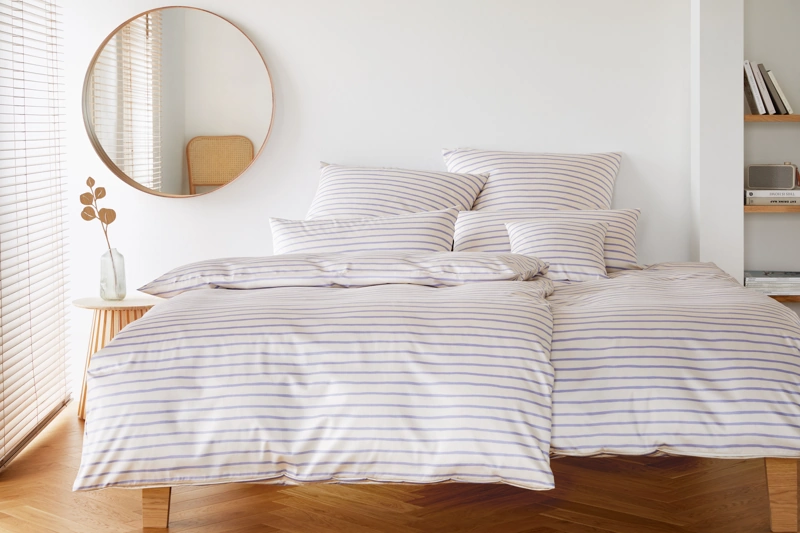 Elegante Mako Satin Bettwäsche Lines Flieder 135 x 200 cm