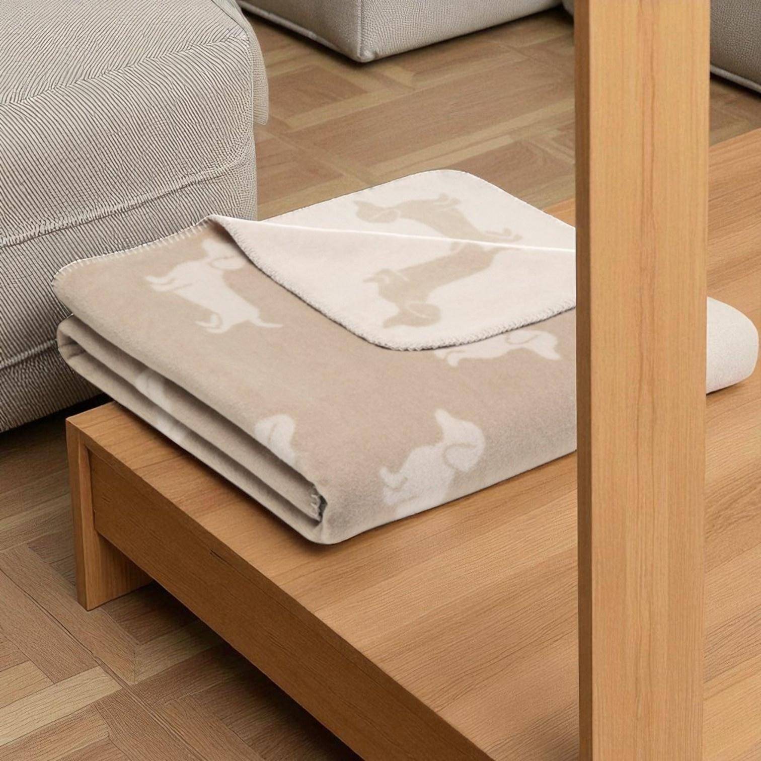 Cawö Wohndecke WE LOVE DOGS Dackel 62460 Natur/Beige 150 x 200 cm