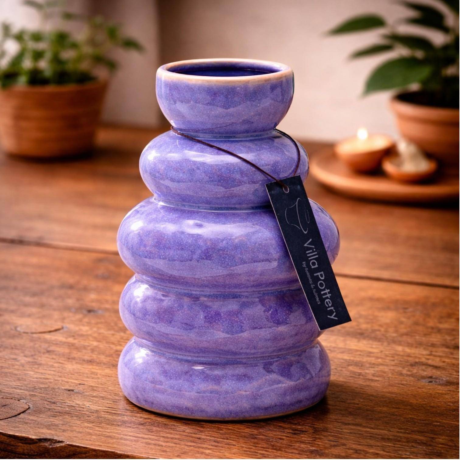 Luimes Vase in Lila mit glatter Oberfläche, organischem Design, ca. 20 cm  