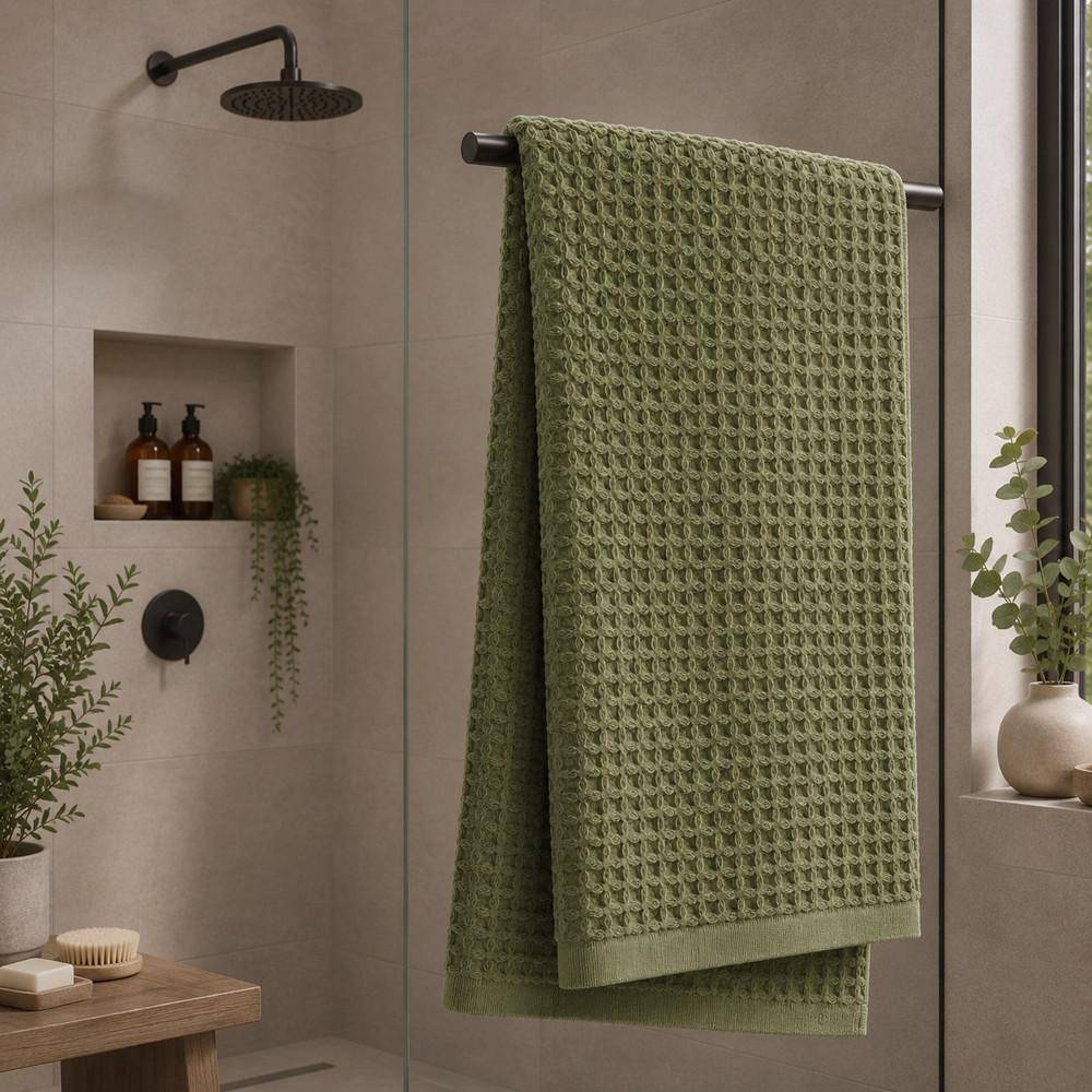 Marc O’Polo MOVA Duschtuch Moss Green – Grünes Waffelhandtuch im modernen Badezimmer