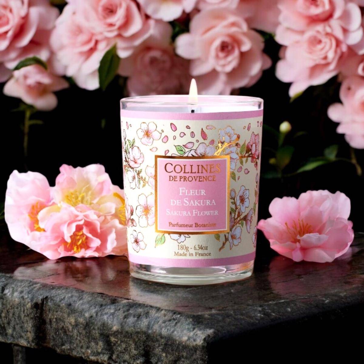 Von Collines De Provence - Duftkerze Sakura Blume 180g Von Collines De Provence - Duftkerze Sakura Blume 180g