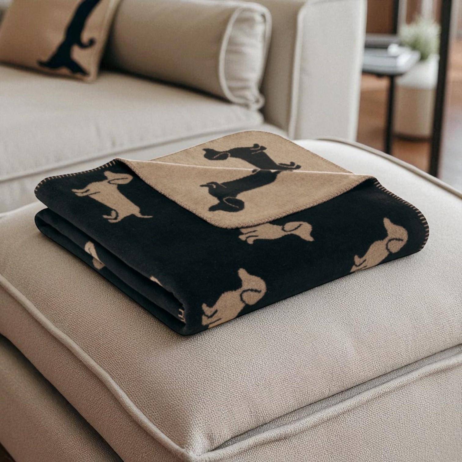 Cawö Wohndecke WE LOVE DOGS Dackel 62460 Schwarz/Beige 150 x 200 cm