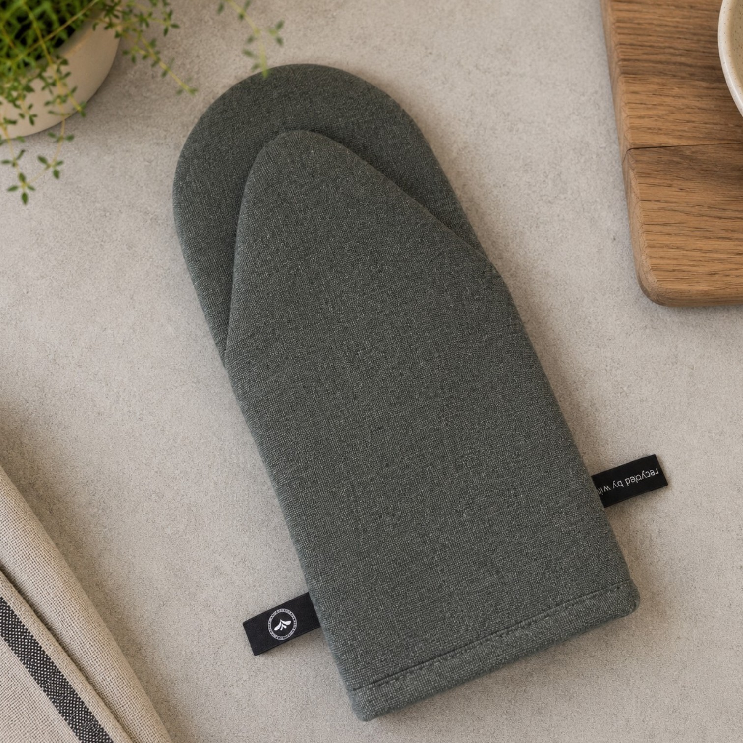 Recycled by wille - Recycelter Ofenhandschuh Gösta in Dark Grey/Grey Melange