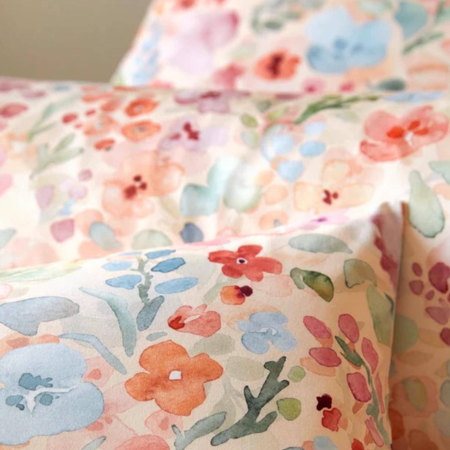 Elegante Gently Jersey Bettwäsche in Apricot mit zartem floralem Blütenmuster aus Baumwolle, Größe 135x200 cm mit Kissenbezug 80x80 cm