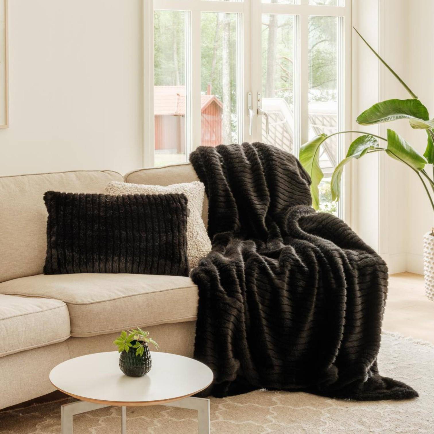 Skinnwille Dekokissen Grace Black L 40 x 60 cm